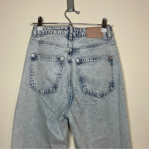 ZARA Mom Jean High Waisted Straight Leg Relxed Light Acid Wash Raw Hem Jeans - Picture 10 of 12